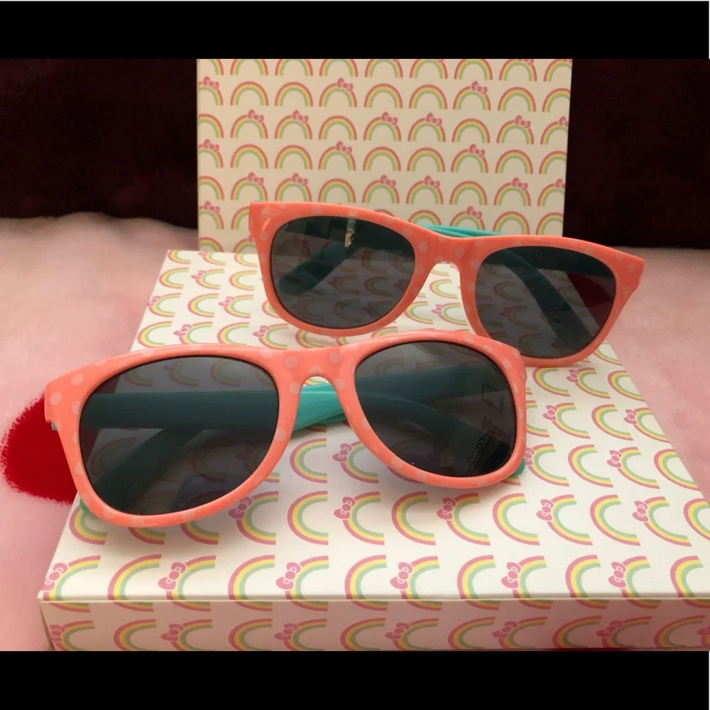 Cute kids sunglasses 😎 2 pairs!!
